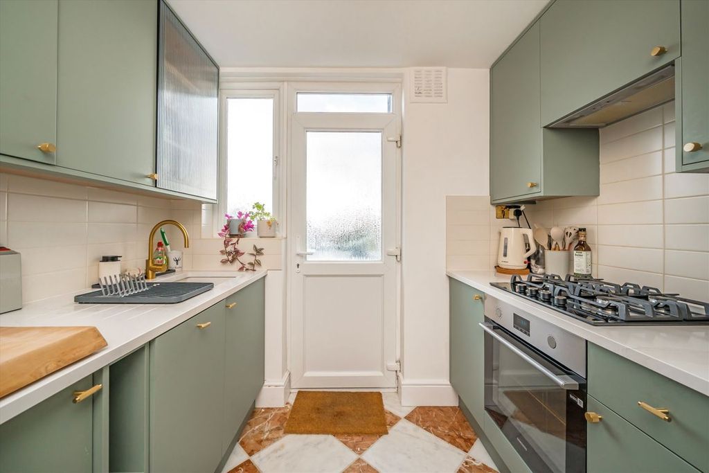 Property photo 3 of 6