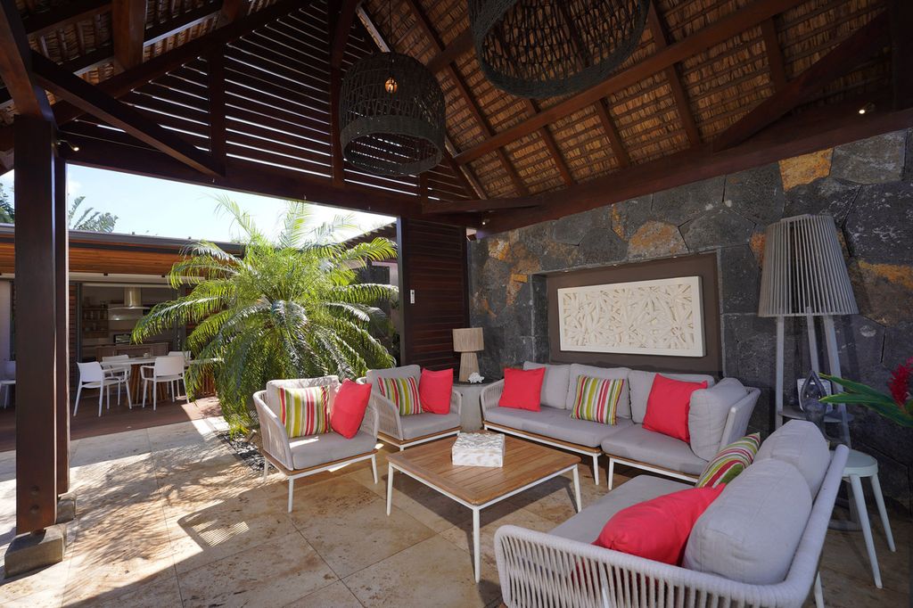 Property photo 2 of 21