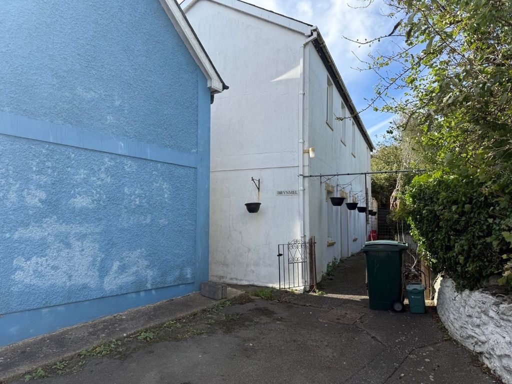 Property photo 2 of 24