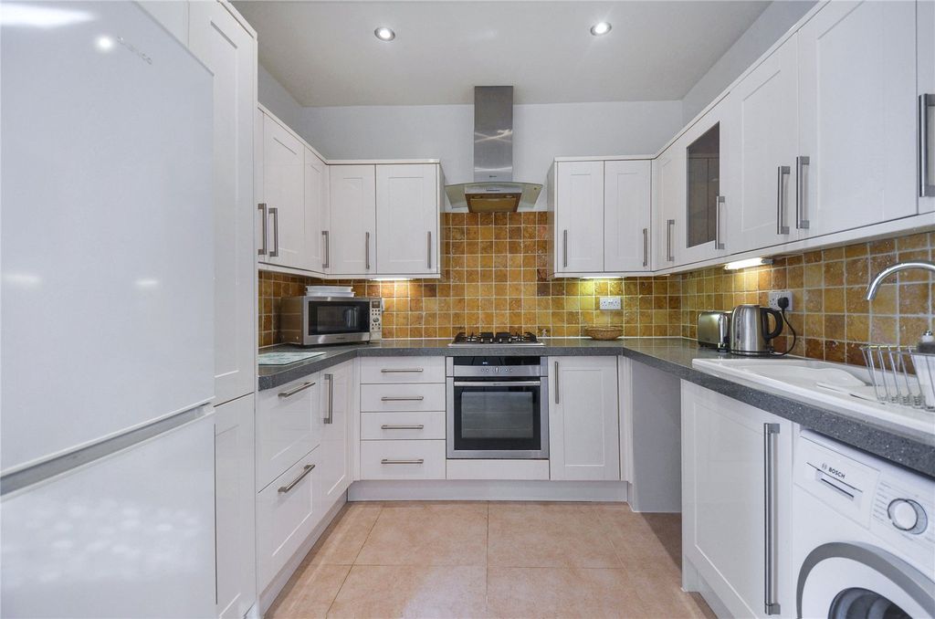 Property photo 2 of 31 Kitchen