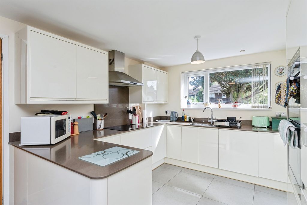 Property photo 3 of 31