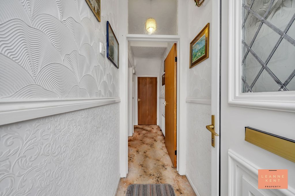 Property photo 2 of 25