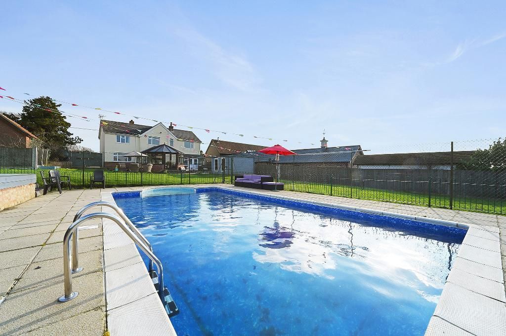 Property photo 2 of 21 Swimming Pool