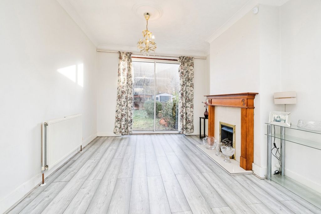 Property photo 2 of 20 Pbox-Img.Jpg