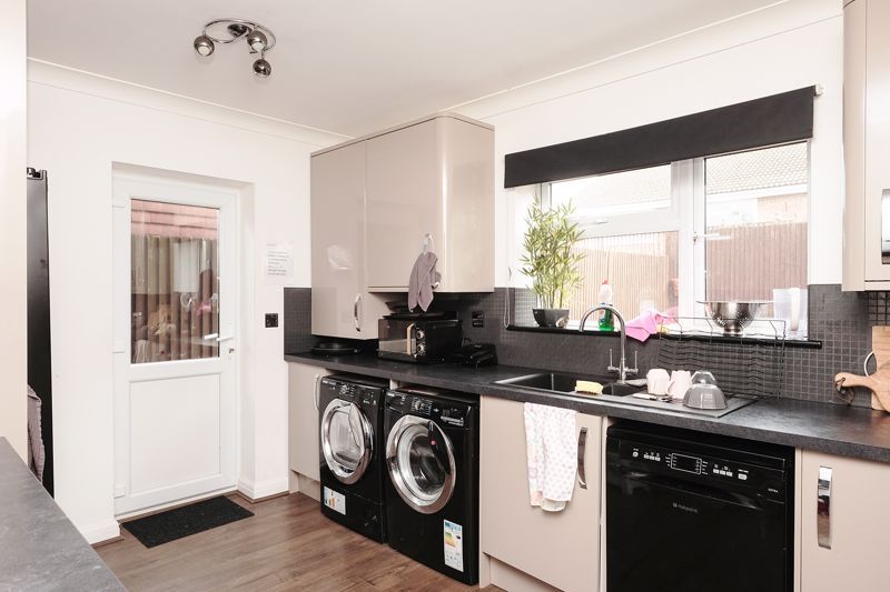 Property photo 2 of 11 Kitchen