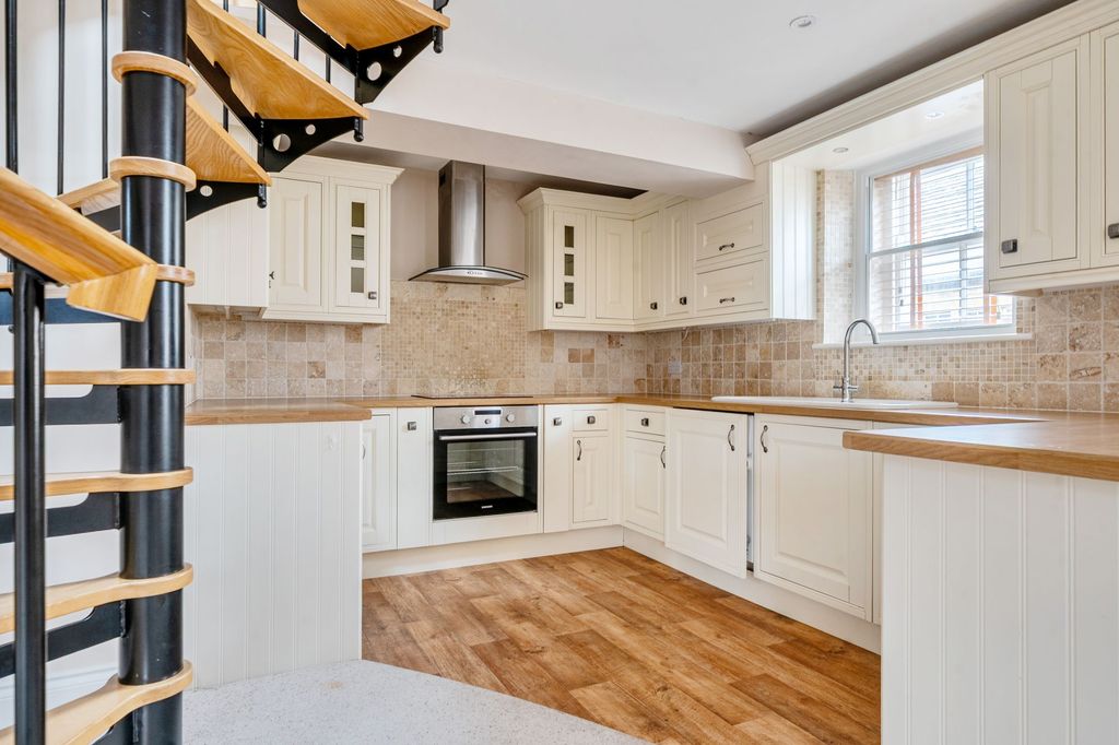 Property photo 2 of 8 Kitchen