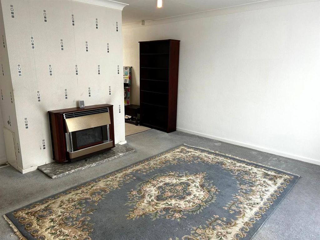 Property photo 2 of 14 Lounge