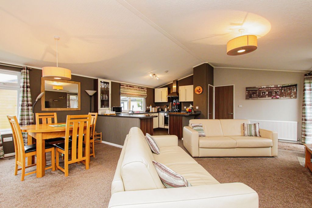 Property photo 3 of 15 Open Plan Lounge