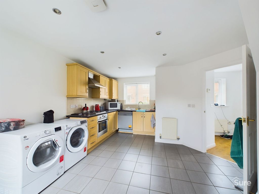 Property photo 3 of 11 Breakfast Kitchen