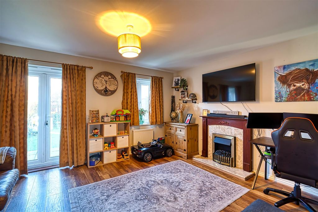 Property photo 2 of 8 Sitting Room