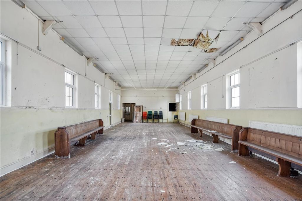 Property photo 2 of 8