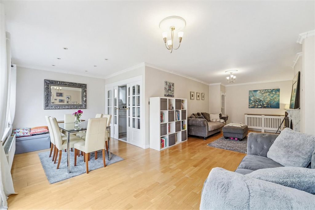 Property photo 2 of 21 Spa Drive