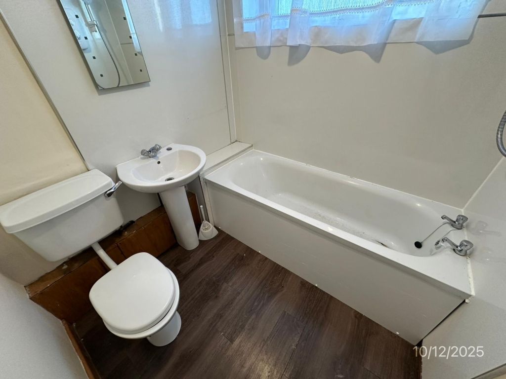 Property photo 3 of 7 Bathroom