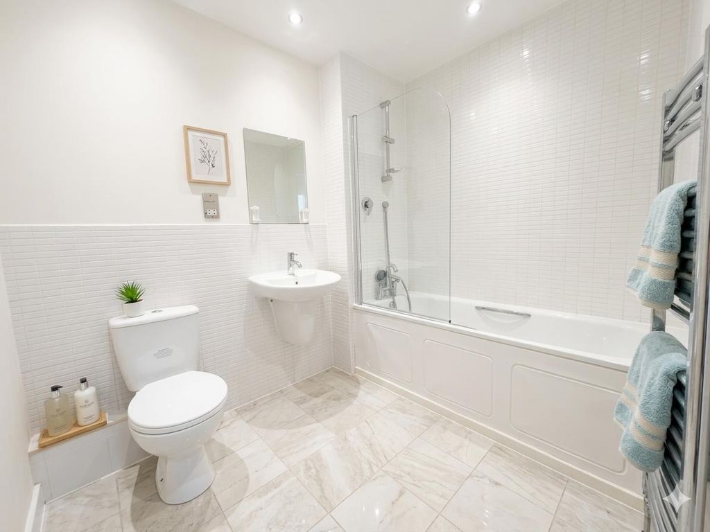 Property photo 3 of 8 Bathroom