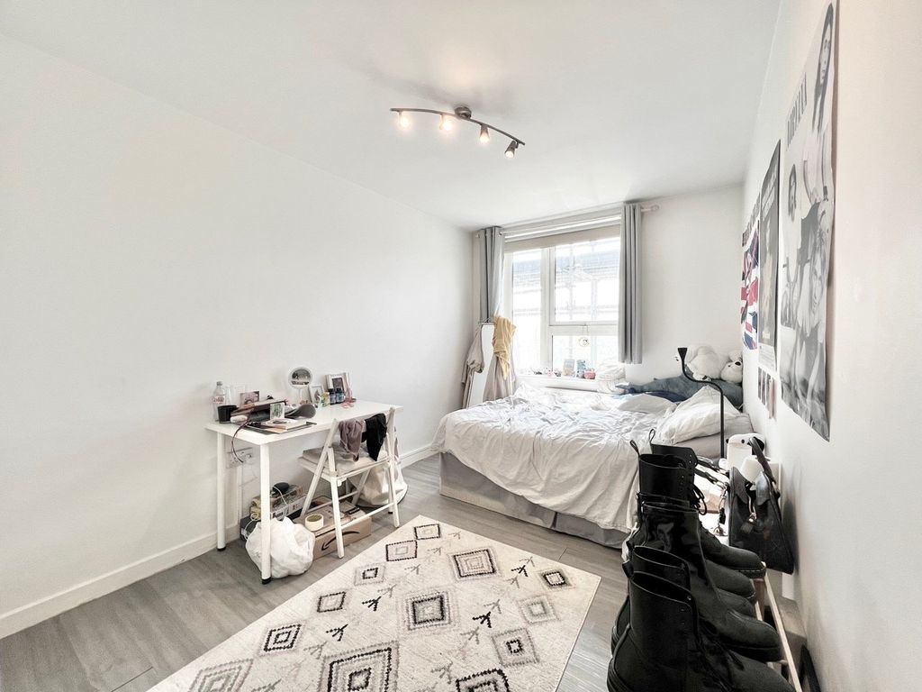 Property photo 2 of 14 Gallery