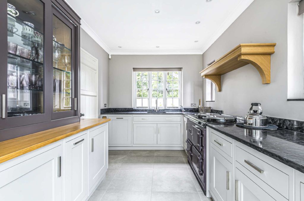 Property photo 3 of 18 Photo