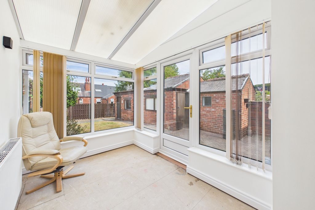 Property photo 3 of 28 Conservatory