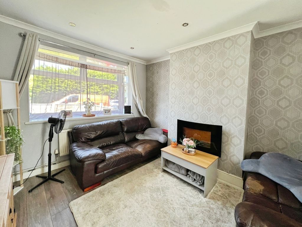 Property photo 2 of 13 Lounge