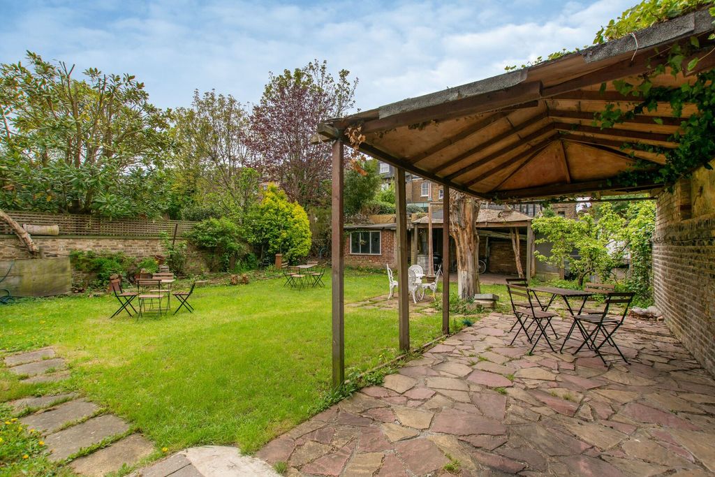 Property photo 3 of 11