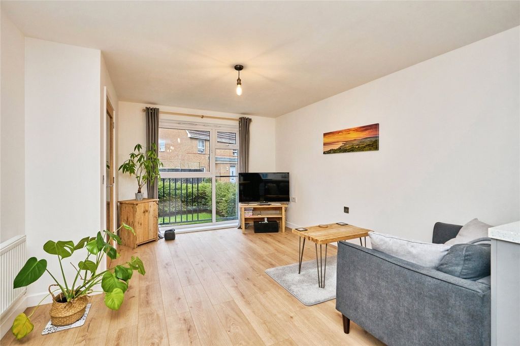 Property photo 2 of 18 Living Room