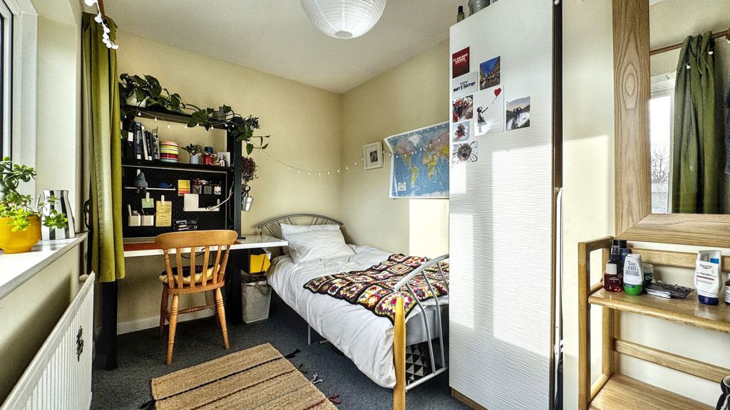 Property photo 2 of 18 Room 4.Jpeg