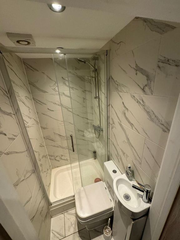 Property photo 2 of 7 Bathroom