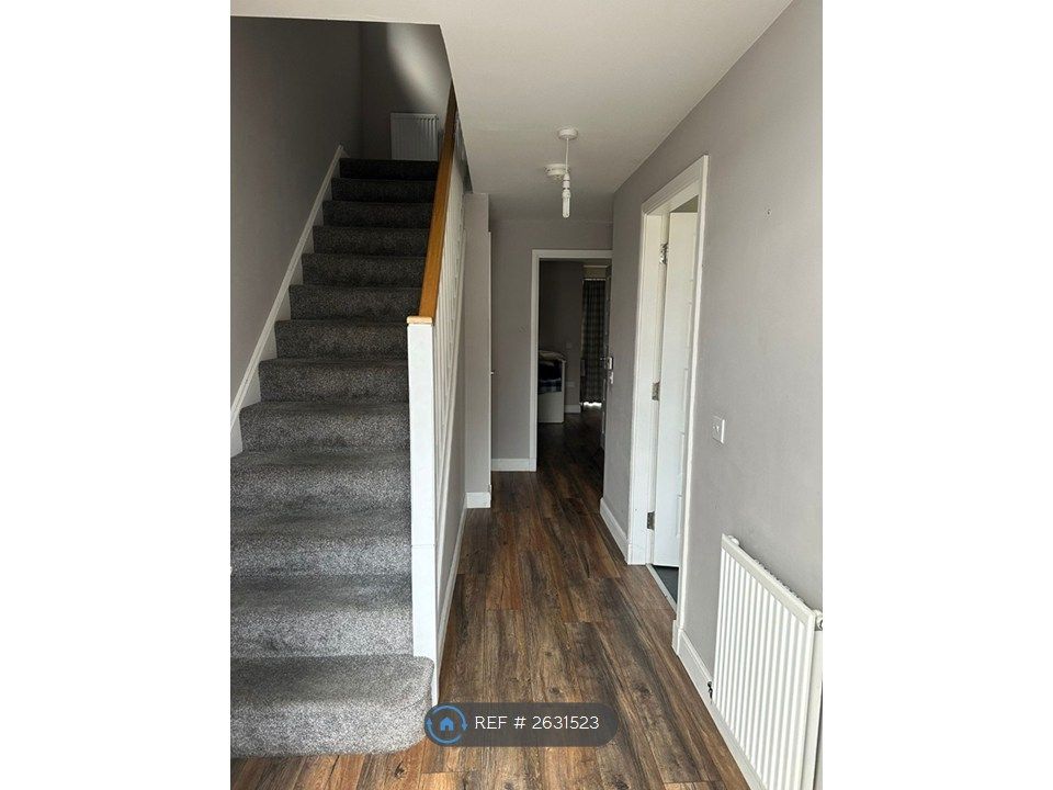 Property photo 2 of 12 Hallway