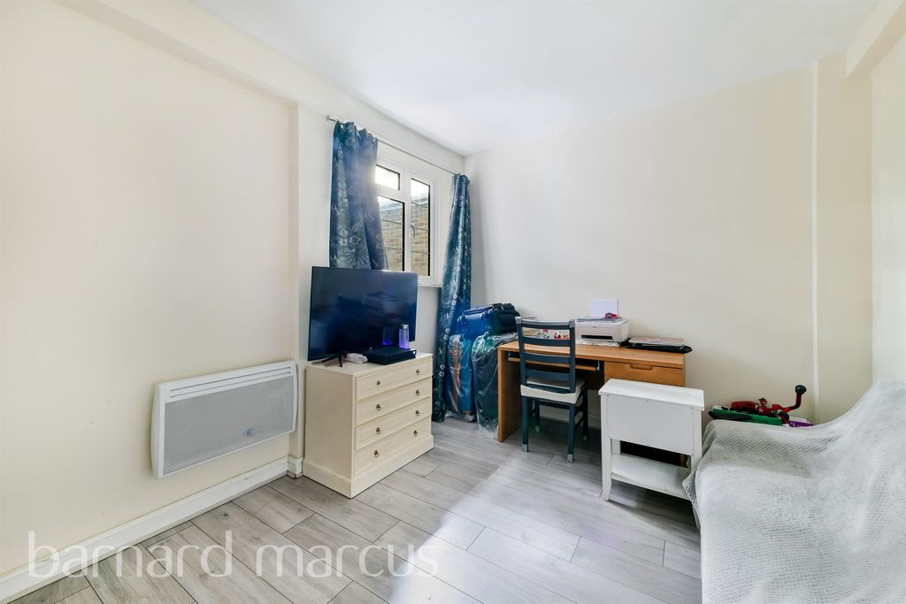 Property photo 2 of 12
