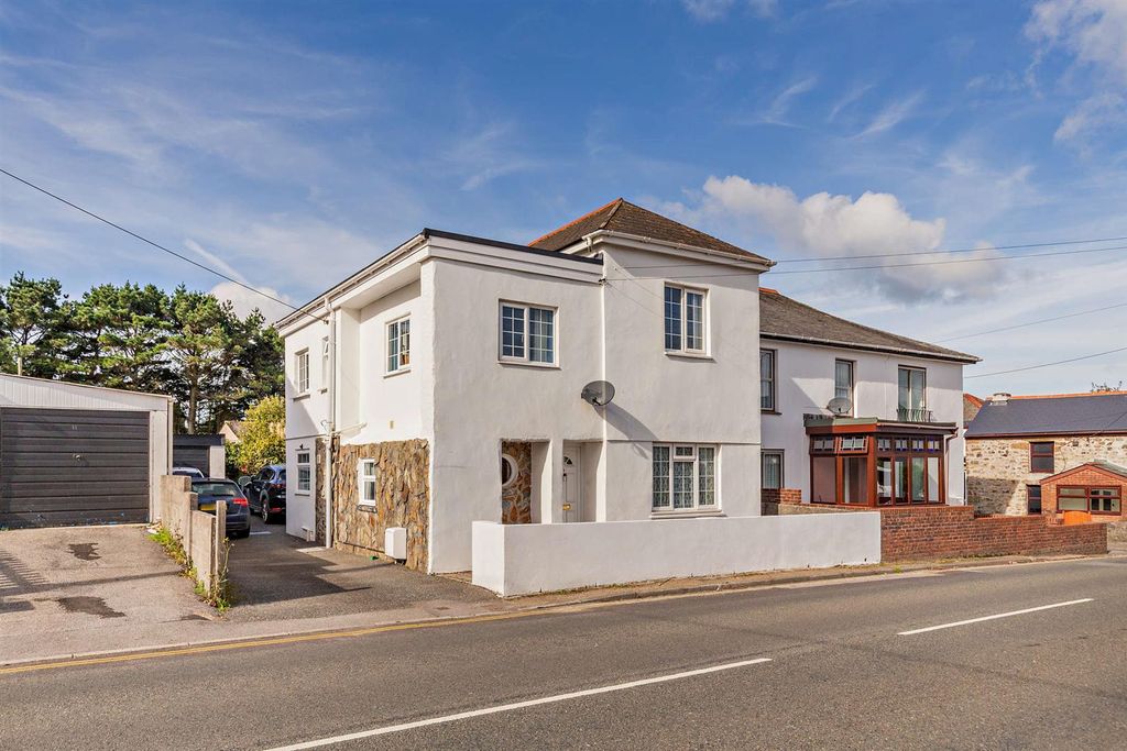 Property photo 1 of 14 8666675-Exterior03-800.Jpg