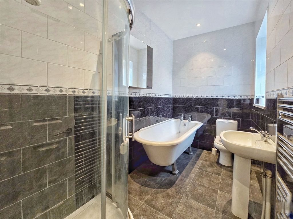 Property photo 3 of 15 Four-Piece Bathroom