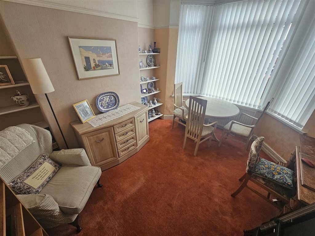 Property photo 2 of 23 Lounge