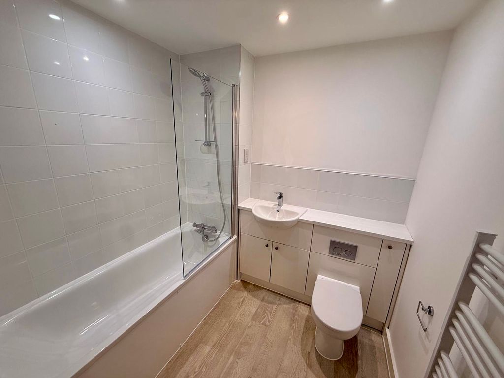 Property photo 3 of 7 Bathroom