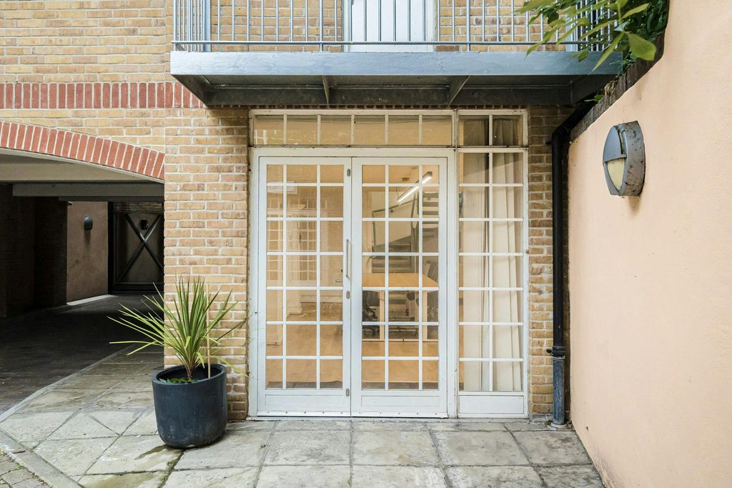 Property photo 2 of 6 8 Hatchers Mews Office External 3.Jpg