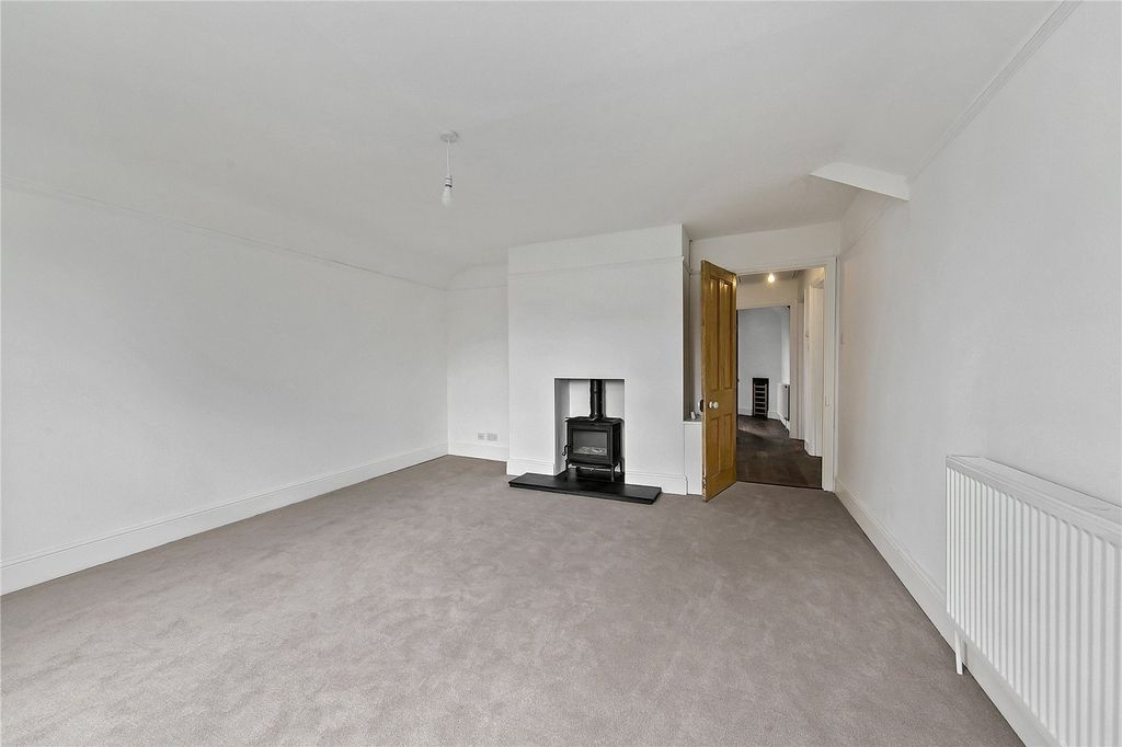 Property photo 2 of 8 Picture No. 12