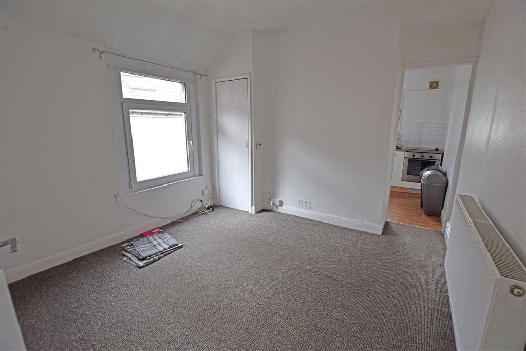 Property photo 2 of 7 Lounge.Jpg