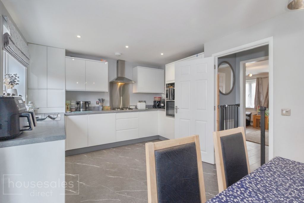 Property photo 2 of 13