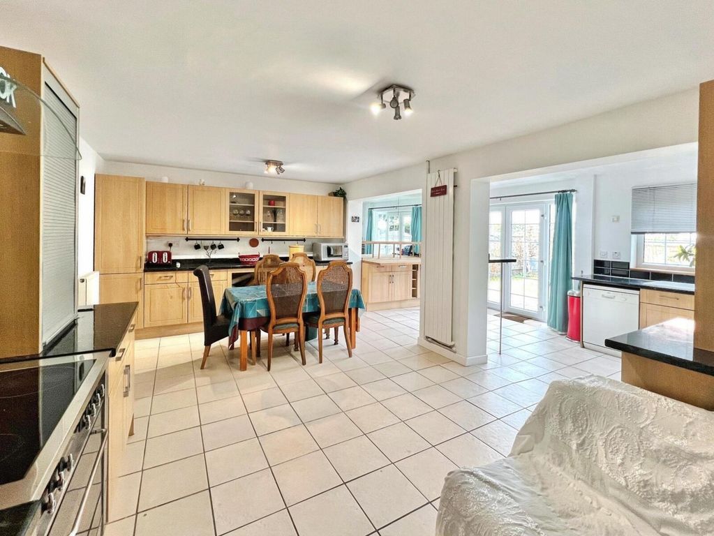 Property photo 3 of 19 Picture No. 18