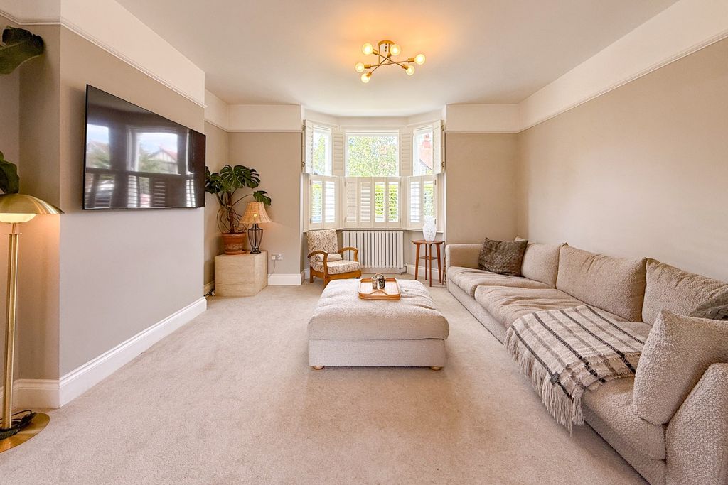 Property photo 2 of 22 5294104