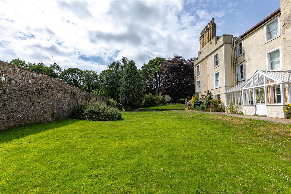 Property photo 2 of 27 4 Press Castle Outsides 017.Jpg
