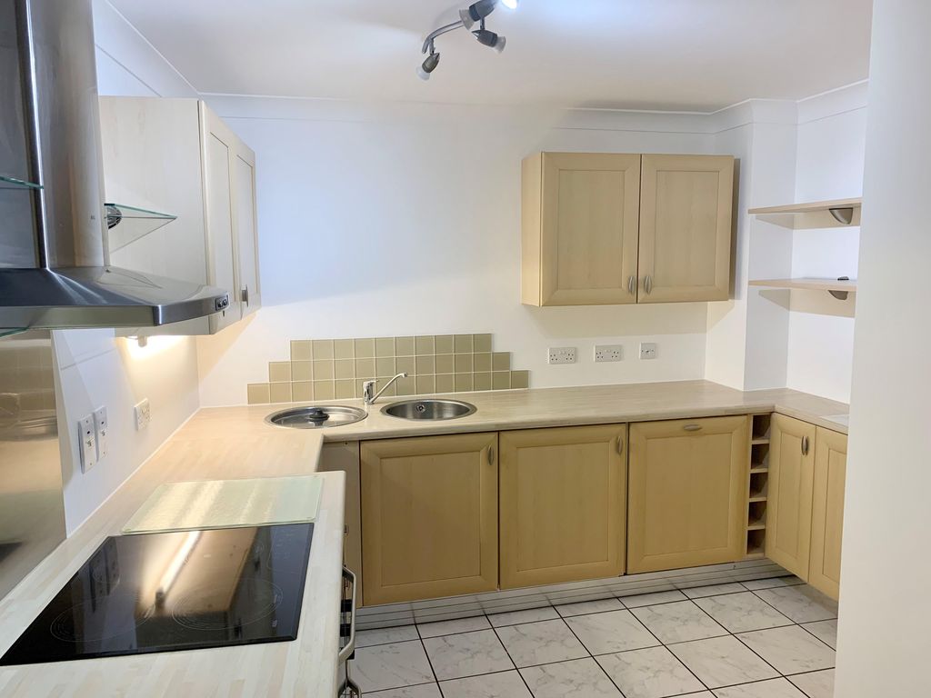 Property photo 2 of 11 Kitchen