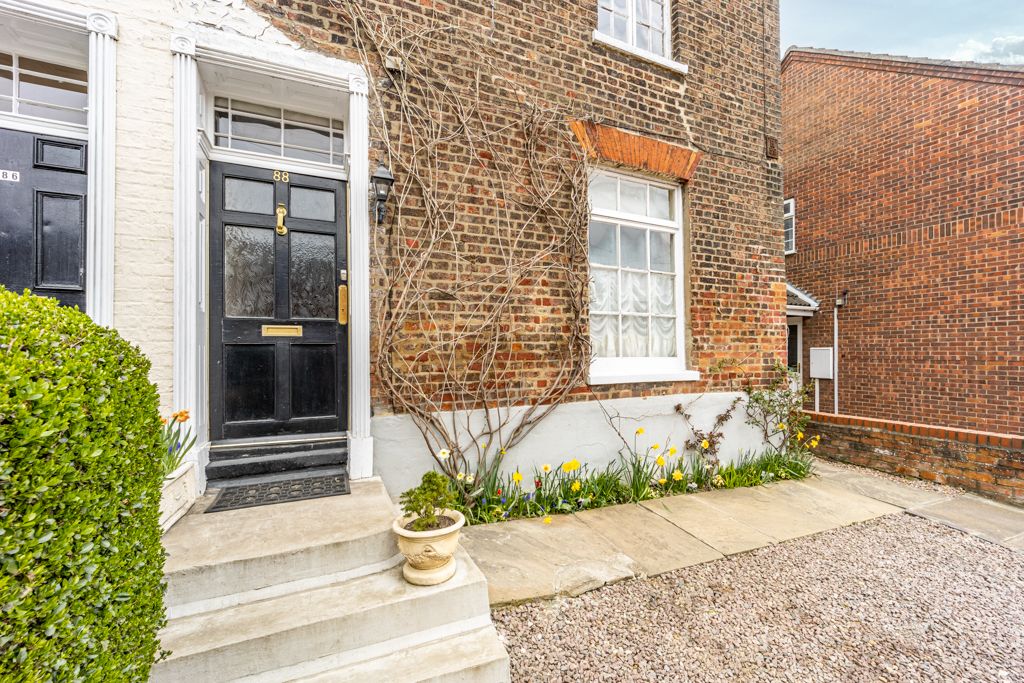 Property photo 2 of 34