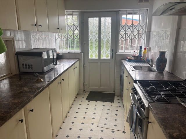 Property photo 2 of 4 Kitchen