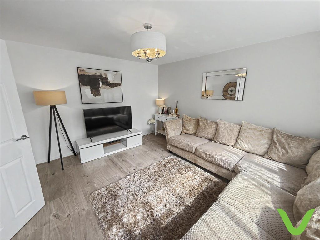 Property photo 3 of 11 Lounge