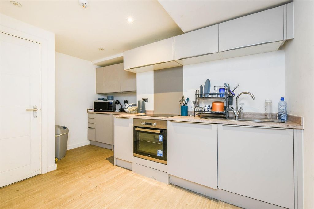 Property photo 2 of 11 Kitchen