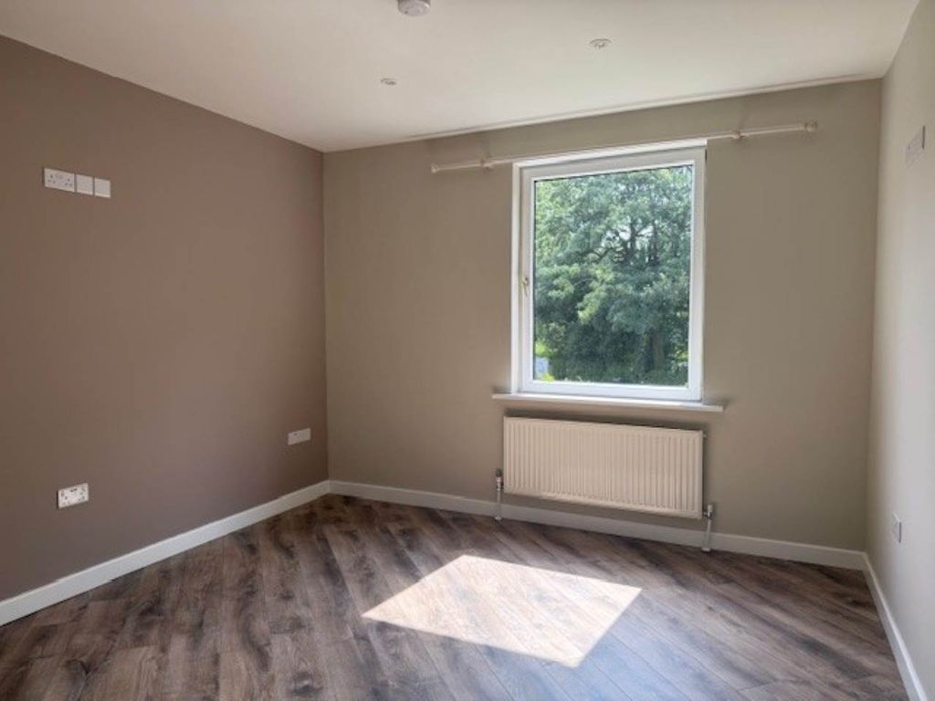 Property photo 3 of 7 Bed2 01