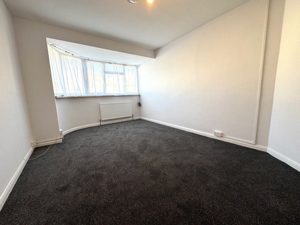 Property photo 2 of 7 Living Room