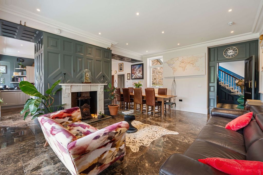 Property photo 1 of 46