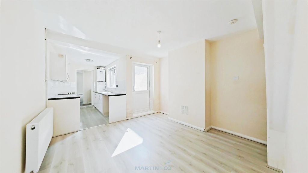 Property photo 2 of 18 A79F6430-Dinning.Jpg