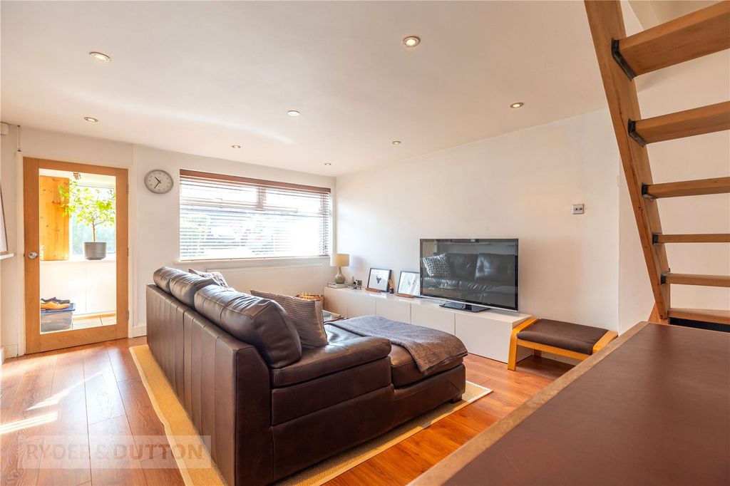 Property photo 2 of 17 Picture No. 12