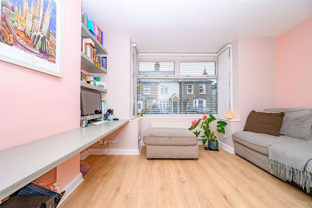 Property photo 2 of 15 Lounge